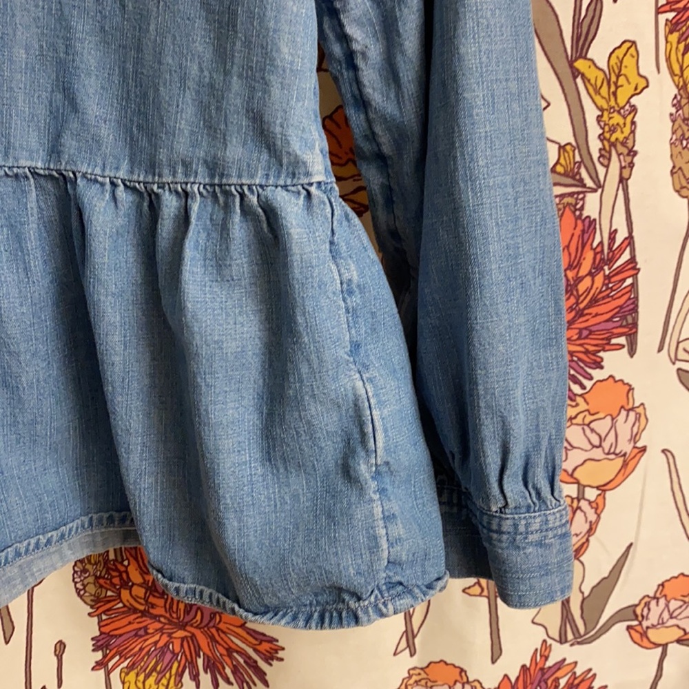 Gap Women's Chambray Denim Shirt with Peplum Bottom Small - Picture 2 of 5